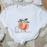 SAVANNAHピーチブライドジョージアの桃バチェロレッテ Tシャツ<br><div class="desc">水彩桃とおもしろい手書きバチェロレッテを特徴とするピーシーな花嫁フォントtシャツ。バチェロレッテグループの花嫁とコーディネートの「花嫁の桃」のシャツのための白い「桃の花嫁」オプションを注文。</div>