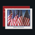 Save the Date 70th Birthday Party, American Flags 案内ポストカード<br><div class="desc">この愛国的な70誕生日「日付を保存飾」の発表葉書の前に、背景に曇った空を振るアメリカ国旗の写真。赤い背景に白いレタリングが付いている。名前、年齢、イベント、日付などの文字を簡単に変更できる。オリジナル写真：Marcia Socolik.All Rights Reserved © 2014 Alan & Marcia Socolik.</div>