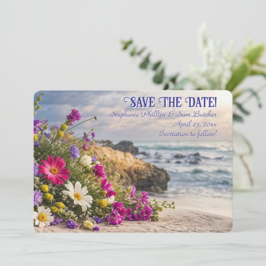 Save the Date Romantic Beautiful Flowers on Beach  招待状 (スタンド正面)