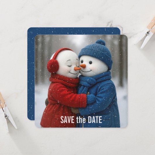 Save The Date Snowman Couple in Snowflakes カード (正面/裏面インサイチュ)