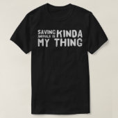 Saving Animals Is Kinda My Thing  Tシャツ (デザイン正面)