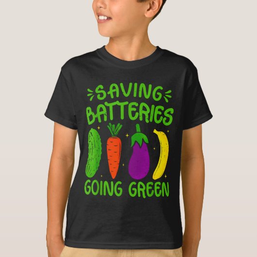 Saving Batteries Going Green Funny Inappropriate H Tシャツ (正面)
