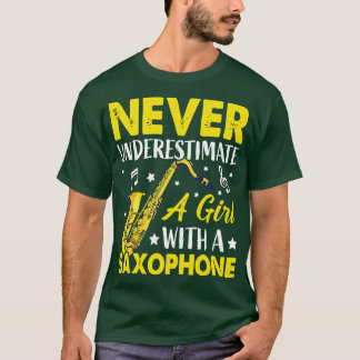 saXOPHONE 6でLを過小評価しない Tシャツ