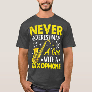 saXOPHONE 6でLを過小評価しない Tシャツ