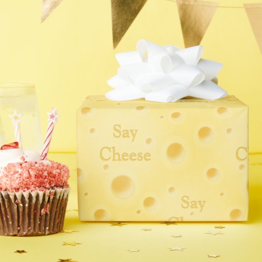 「Say Cheese」クリーミーなスイスチーズかわいいカスタマイズ ラッピングペーパー (誕生日パーティー)
