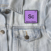 Sc – 高齢者化学おもしろい要素シンボル 缶バッジ (インサイチュ)