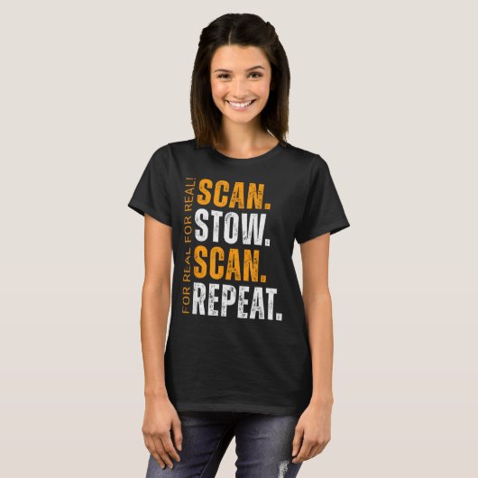 Scan Stow Scan Repeat Funny Warehouse Worker Tシャツ (正面フル)