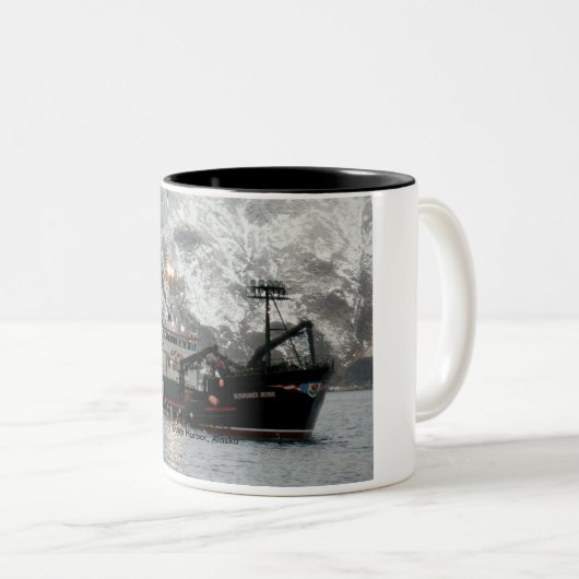 Scandiesは、オランダ港、アラスカのカニのボート上がりました ツートーンマグカップ (正面右)