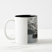 Scandiesは、オランダ港、アラスカのカニのボート上がりました ツートーンマグカップ (左)