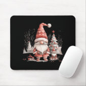 Scandinavian Christmas Gnome Red Berries T Shirt マウスパッド (マウス)
