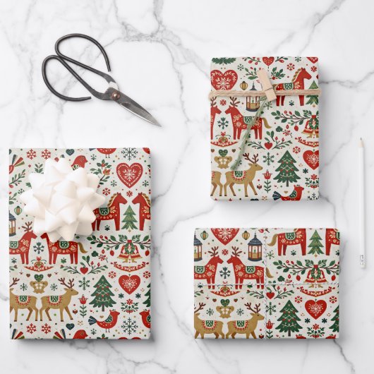 Scandinavian Red and Green Folk Christmas Pattern ラッピングペーパーシート (正面)