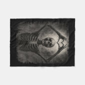 Scary Skeleton Hands Heart Sign Funny Halloween Co フリースブランケット (正面(横))