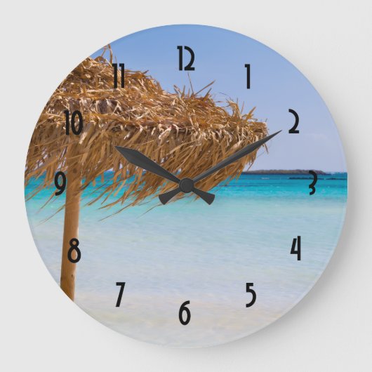 Scenic Tropical Beach with Straw Umbrella ラージ壁時計 (正面)