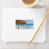 Scenic Tropical Beach with Straw Umbrella Address ラベル (インサイチュ)