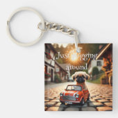 Schlüsselanhänger Mops im Mini Morris Auto  キーホルダー (正面)