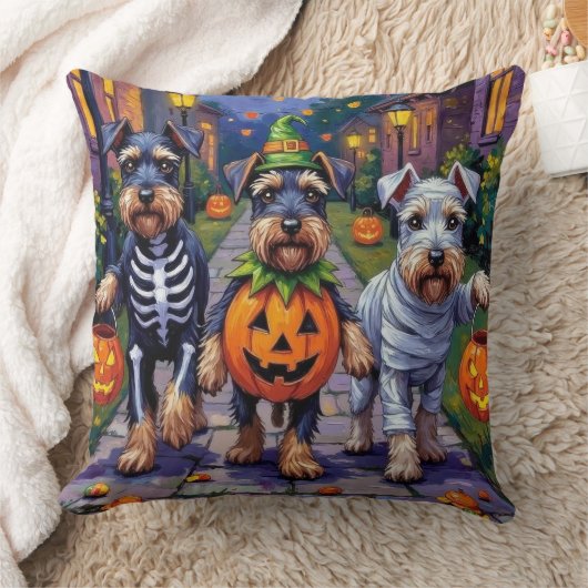 Schnauzer Trick-or-Treating in Halloween Costumes クッション (ブランケット)