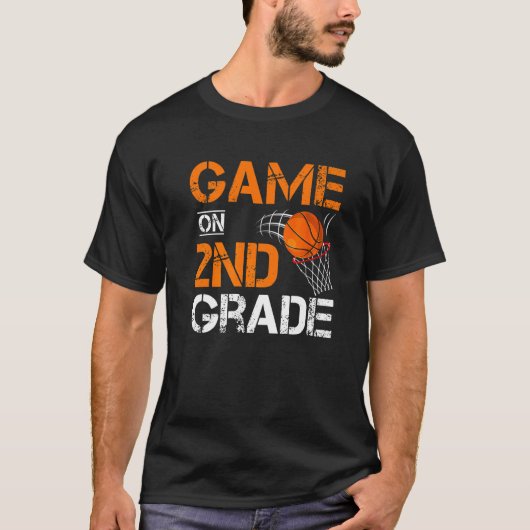 Schoの2年生バスケットボール1日目のゲーム Tシャツ (正面)