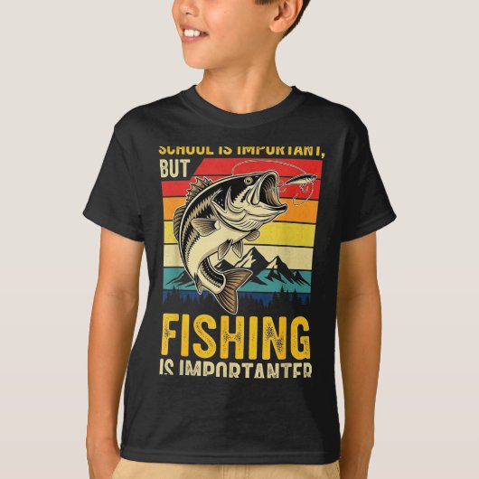 School Is Imrtant But Fishing Is Imrtanter Fish B  Tシャツ (正面)
