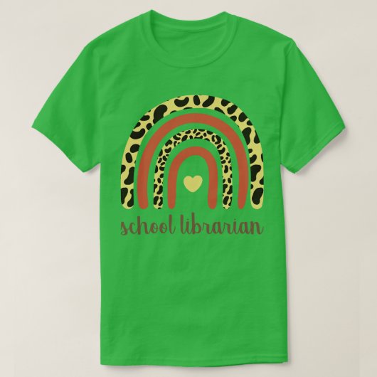 School Librarian II Leopard Print Rainbow Tシャツ (デザイン正面)