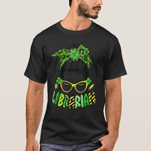 School Librarian Messy Bun Hair Shamrock St Patric Tシャツ (正面)