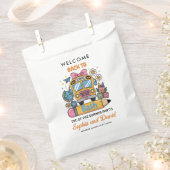 School’s Back Bash! Editable End of Summer Party フェイバーバッグ (クリップ留めされた状態)