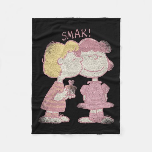 Schroeder &amp; Lucy Valentine's Day Kiss  フリースブランケット (正面)