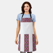 Schürze mit Omas Besticken エプロン (着用した状態)