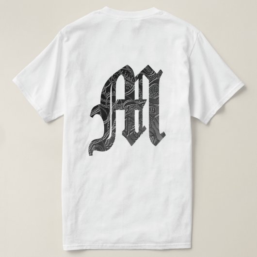 Schwarze Buchstabe "M" im gotischen Stil Tシャツ (デザイン裏面)
