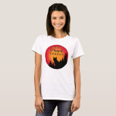 Schwarze Katze schaut auf den Sonnenuntergang Tシャツ (正面フル)