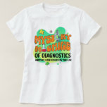 Science Lab Tech Mystery Machine of Diag Tシャツ<br><div class="desc">祝スタイル!このTシャツは現場のハードワーク・ラボの技術を表彰する。感謝やチームスピリットを示したり、医療における重要な役割を取り戻したりするのに最適。快適はっきりしたで、日常のラボの伝説に合わせて設計。</div>