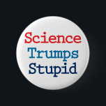 Science Trumps Baux – トランプアンチ大統領 缶バッジ<br><div class="desc">トランプ大統領は、人類が創り出した気候変動の否定を含素晴らしめ、彼の政治が全能ドルを求めて彼らの追跡の中で彼の美しい惑星の何かを破壊する可能性が高いことを含め離れて、すべての演説と約束で彼の無知と浅い見解を共有愛す。</div>