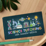 Science Tutoring -先生水彩画 名刺<br><div class="desc">この美インスパイアしくデザインされたScience Tutoring名刺は、教育者、家庭教師、アカデミック支援プロフェッショナルに最適で、好奇心に満ちている。このデザインは、顕微鏡、DNA鎖、ビール、分子などのクラシックサイエンス要素の組成を特徴としており、プロフェッショナル画像にクリエイティブ、個人touchを付加する。このカードは視覚的な魅力と学問的な信頼性を兼ね備えている。一般的な科学、生物学、化学、物理を専門とする講師に最適で、名前と詳細を両側にカスタマイズ可能です連絡。あなたの家庭教師の感じスタイルと同じに近い頭が切れるで目立つ！</div>