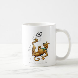 Scooby-Dooのサッカーの頭上式蹴りのエアブラシ コーヒーマグカップ