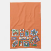 Scooby-Doo Wall of Halloween Picture Frames キッチンタオル (縦)