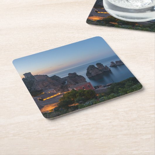 Scopello、シシリーのFaraglioniそしてTonnara スクエアペーパーコースター (アングル)