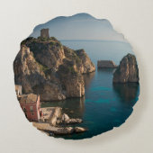 Scopello、シシリーのFaraglioniそしてTonnara ラウンドクッション (裏面)