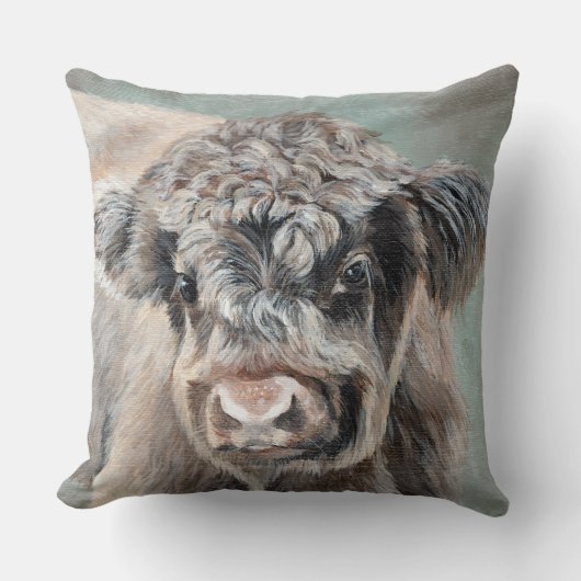 Scottish Highland Calf on Green クッション (正面)