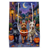 Scottish Terrier Dogs in Halloween Costumes ミディアムペーパーバッグ (裏面)
