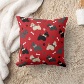Scottish Terrier Paws and Bones Red Throw Pillow クッション (ブランケット)
