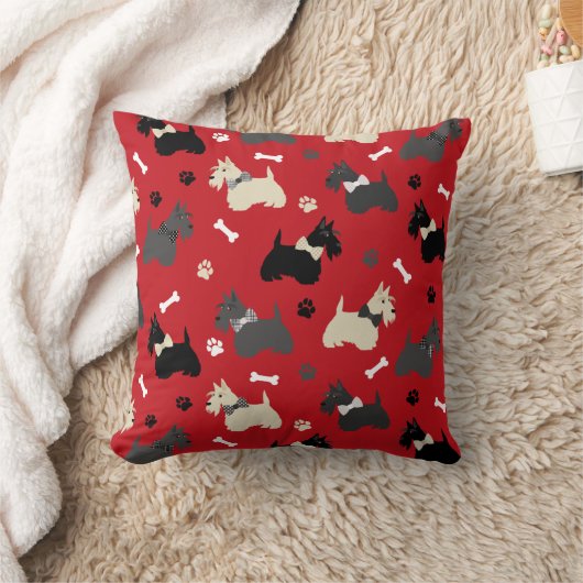 Scottish Terrier Paws and Bones Red Throw Pillow クッション (ブランケット)