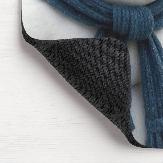 Scowling Snowman With a Bunny マウスパッド (コーナー)