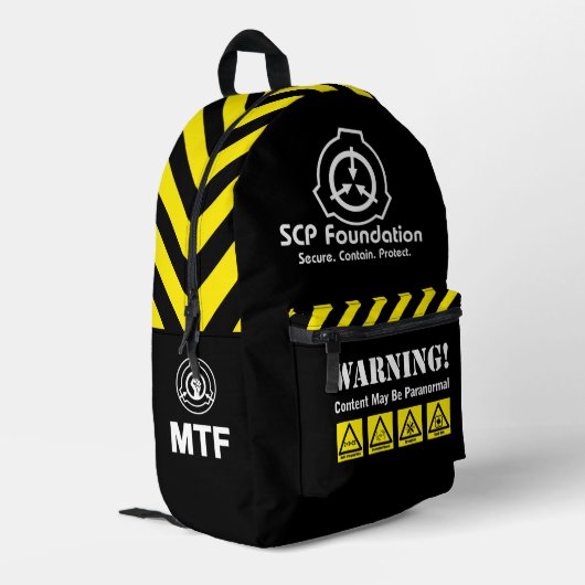 SCP Secure. Contain. Protect. Paranormal Backpack プリントバックパック (裏面左端)