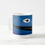 Scrallのコーヒー・マグが付いているグラブの飛んでいるな目的 コーヒーマグカップ (正面左)