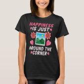 Scrapbooking Scrapbooker Happiness Is Just Around Tシャツ (正面)