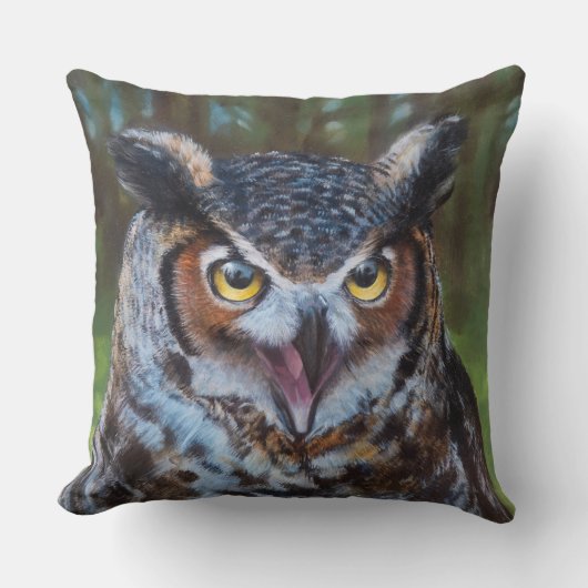 Screeching Owl Pillow クッション (正面)