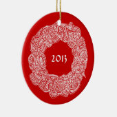 Scribbleprintsのリース-赤の白、 セラミックオーナメント (右)