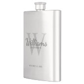 Script パーソナライズされた Groomsmenの名前とMonogram フラスク (左)