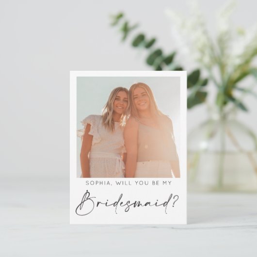 Script ミニマル Bridesmaid Proposal Card with Photo ポストカード (スタンド正面)
