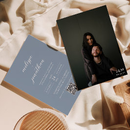 Script モダン Dusty Blue Monogram QRコード結婚s 招待状