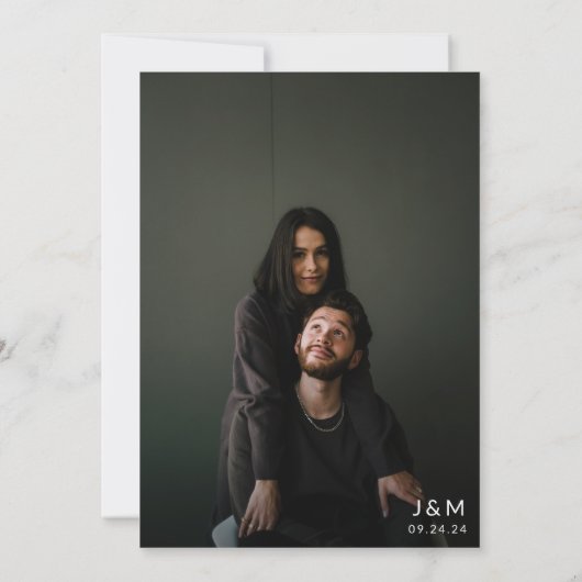 Script モダン Dusty Blue Monogram QRコード結婚s 招待状 (裏面)